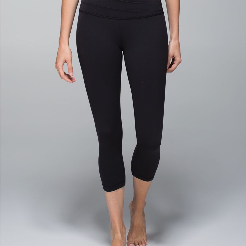Lululemon | Astro Shine Dot Black Cropped Capri Leggings